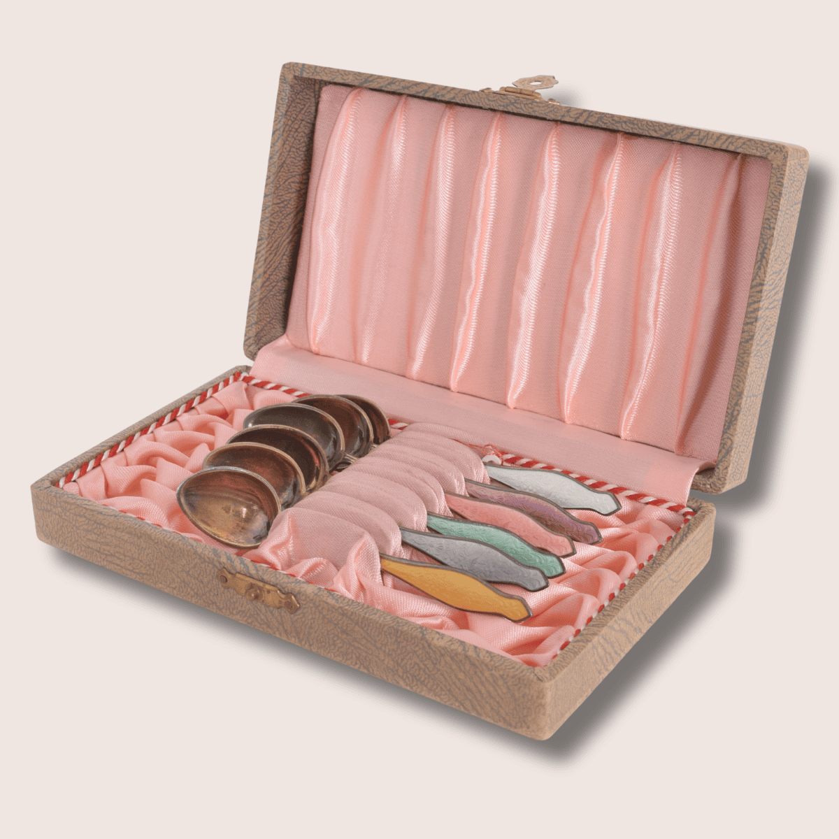 SILVERWARE & COLLECTIBLES